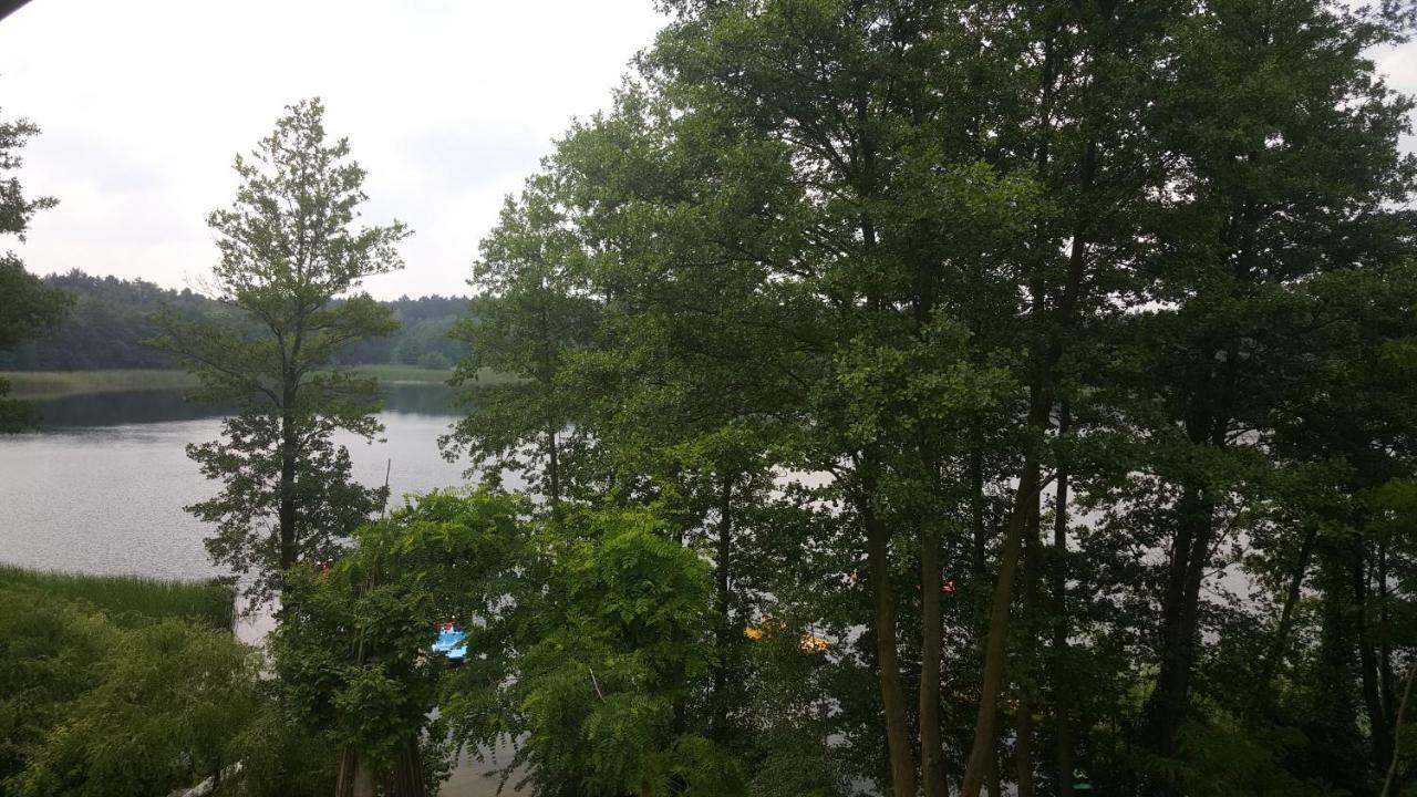 Letniskowy Nad Jeziorem W Steszewku Lodge *